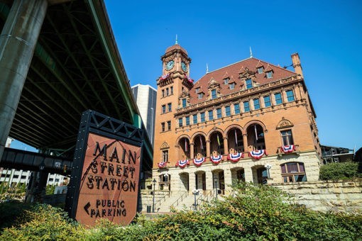 main street station in richmond virginia with sign and i-95 bridge